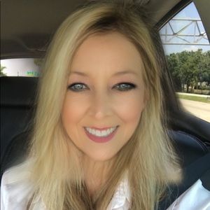 Meet your Posher, Lorie